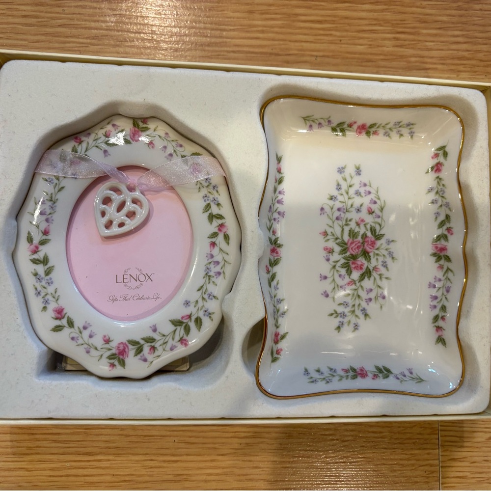 Lenox porcelain floral picture frame and tray set